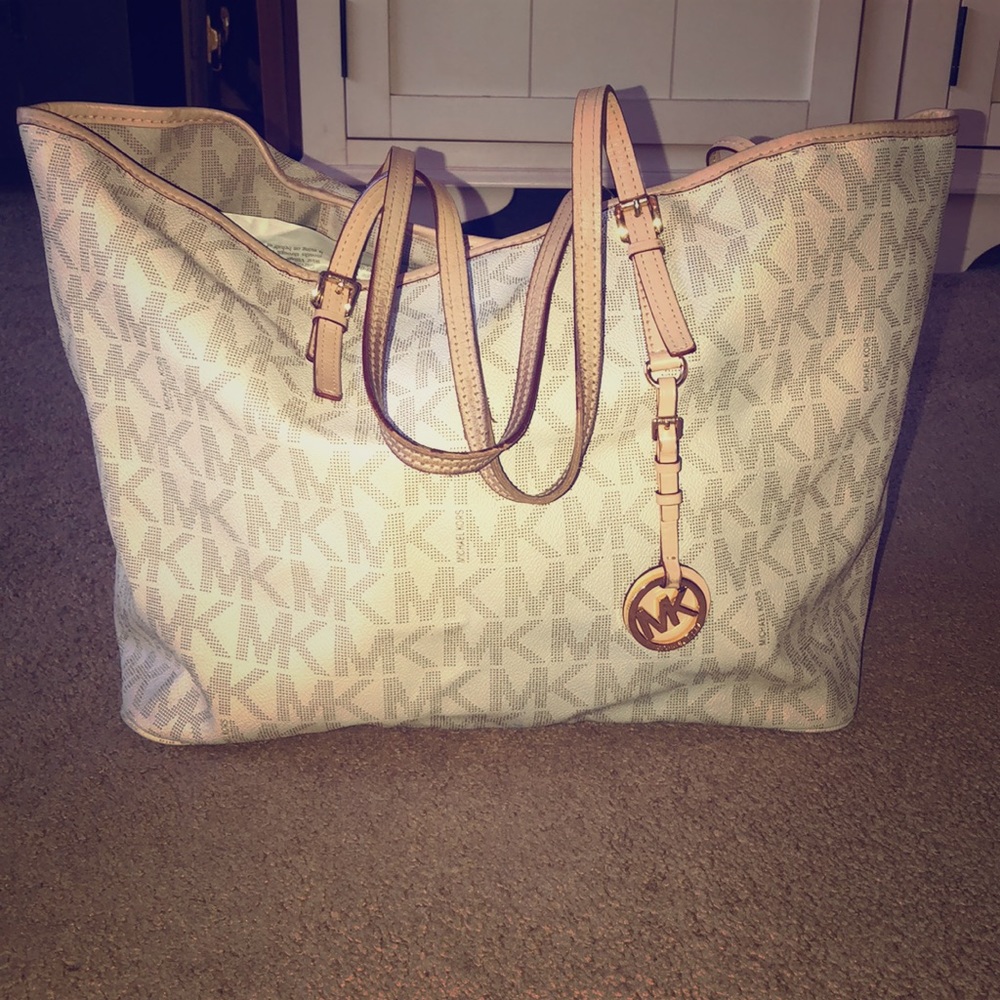 Michael Kors tote in vanilla.